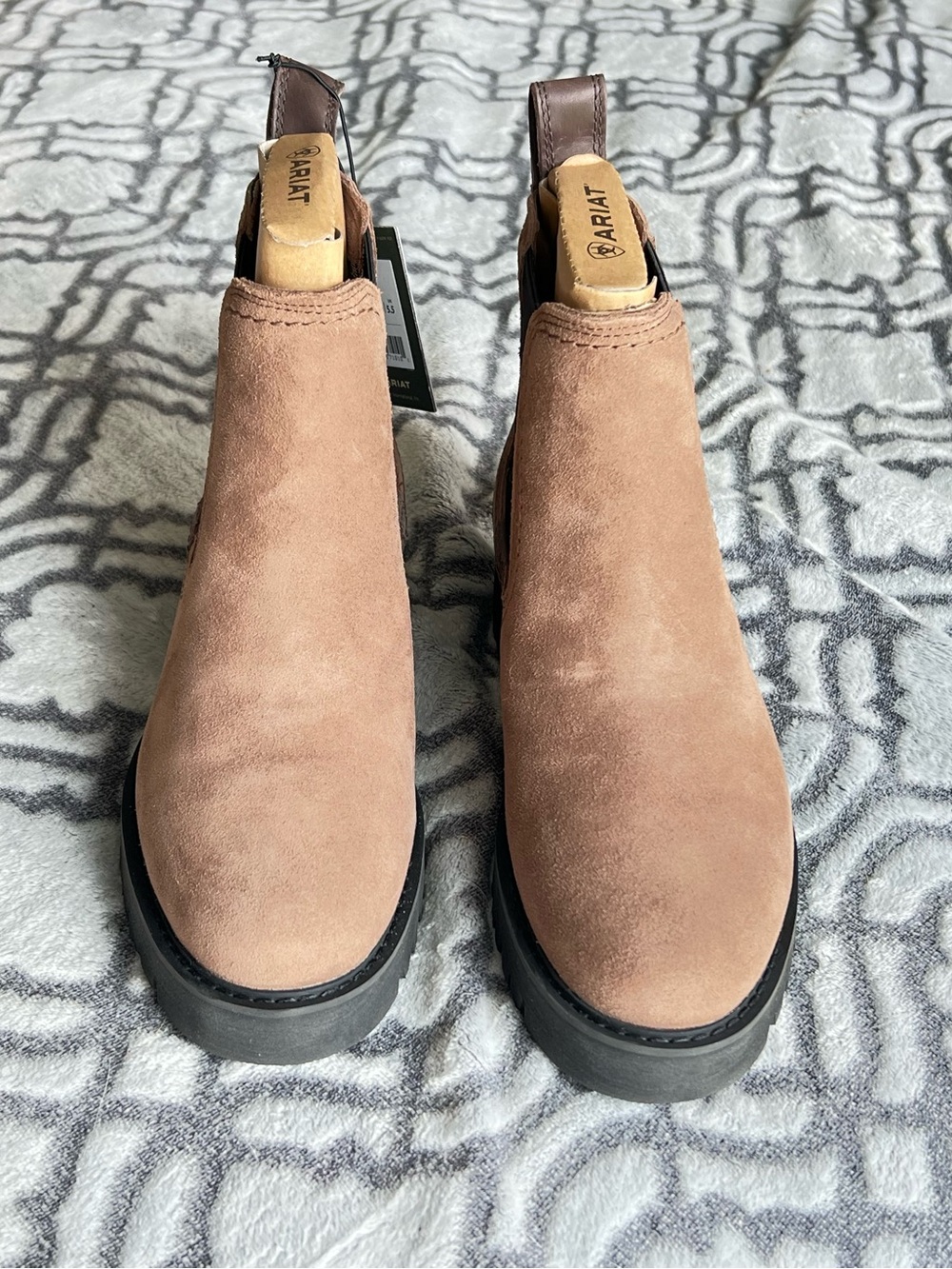 Ariat women’s suede lug h2o